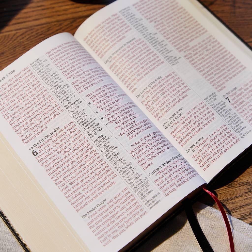 NKJV, Reference Bible, Center-column, Giant Print, Burgundy