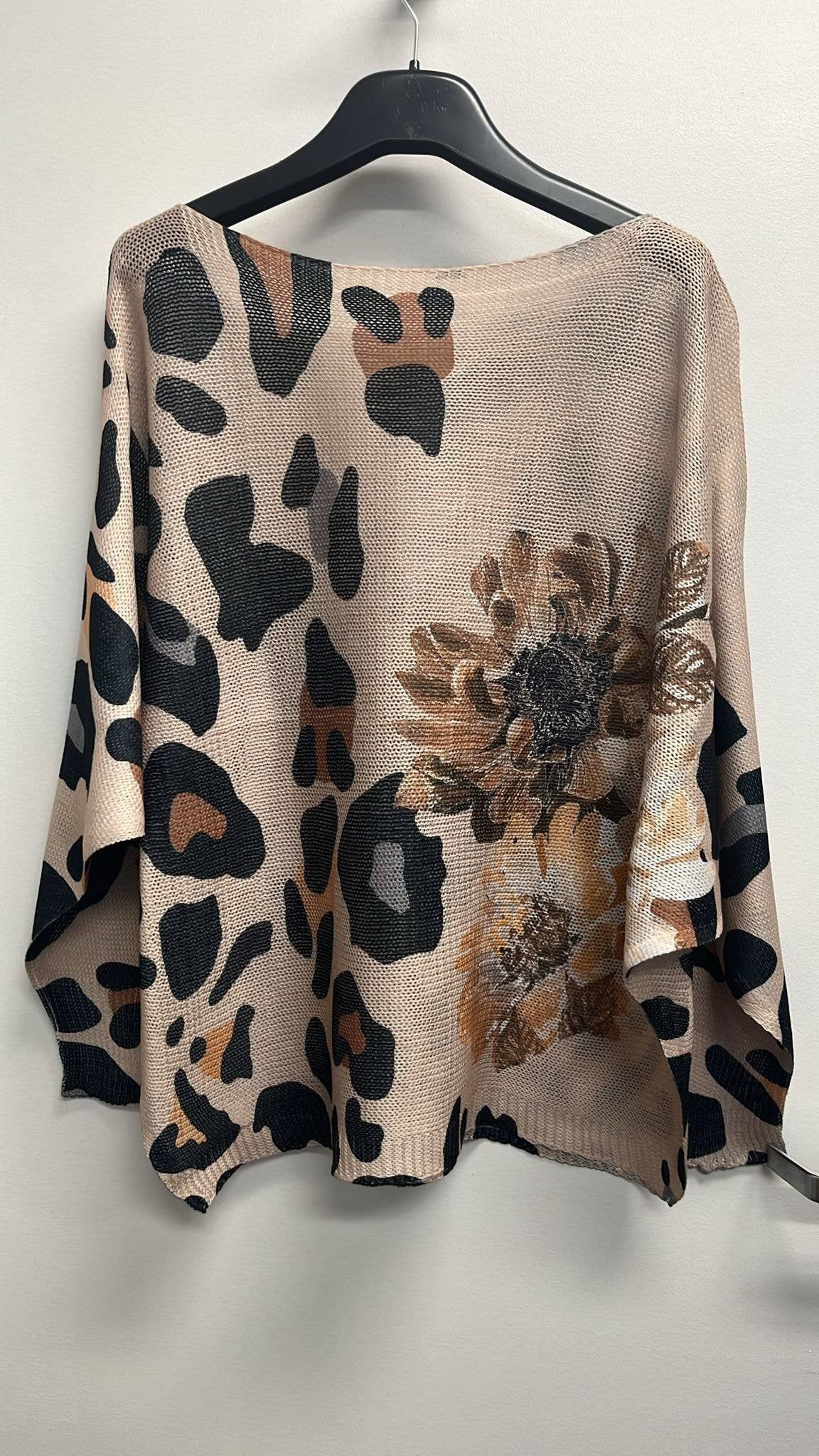 VI429 Beige Leopard Round Neck Knit Printed Sweater