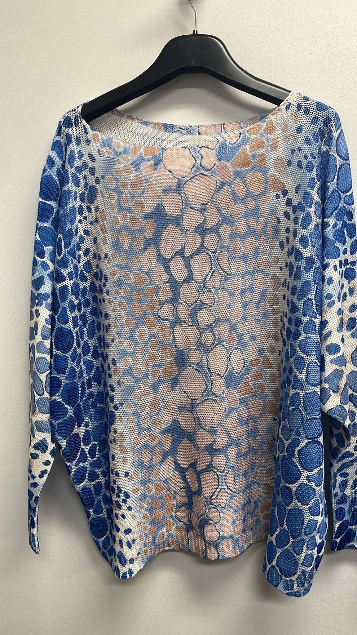 VI428 BLUE Giraffe Round Neck Knit Printed Sweater