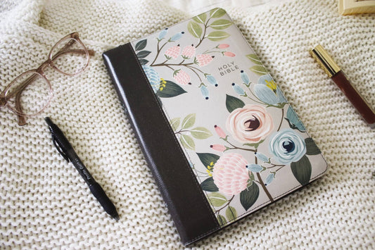 NIV Thinline Bible Large Print Leathersoft Floral, Zippered