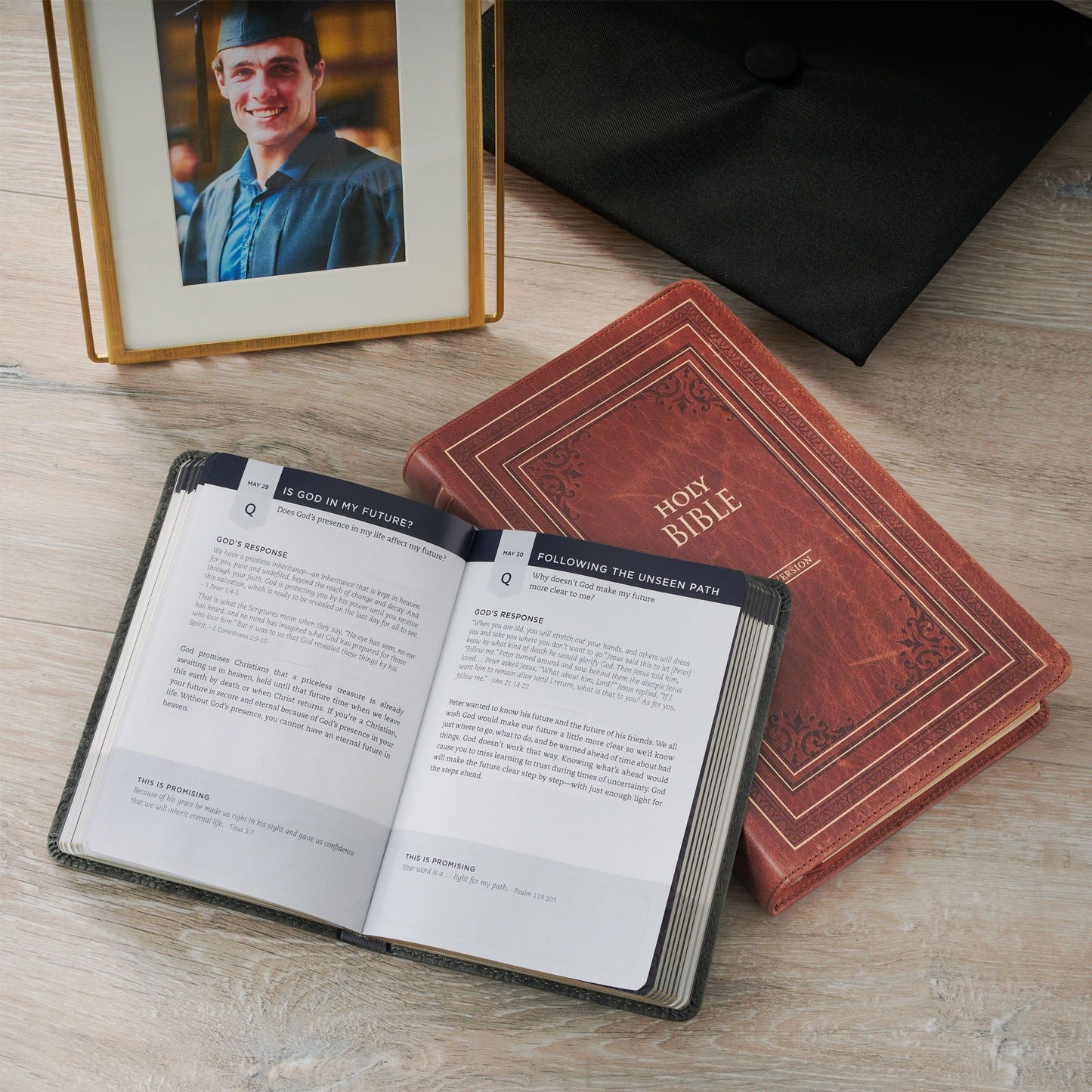 Gift  Book  One  Minute  with  God  for
Graduates