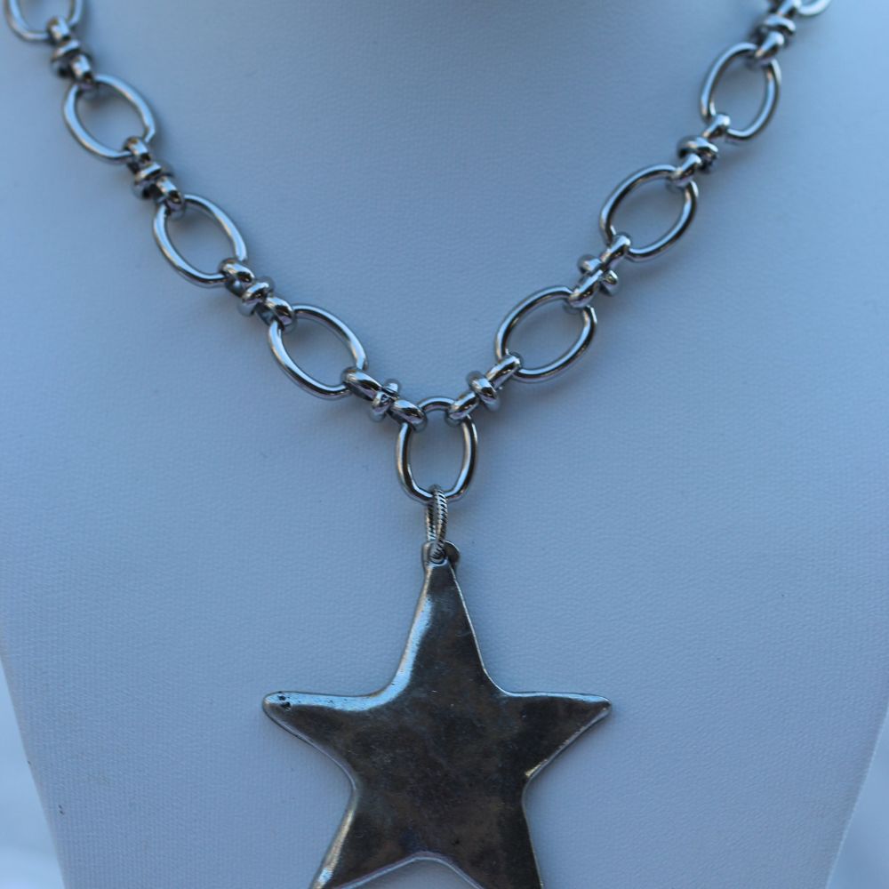 Star Pendant Necklace ~ Restocked & Trending